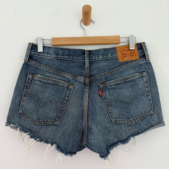 Levi’s 501 blue White Oaks Cone Denim frayed cutoff jean shorts - size 28 - Picture 2 of 4